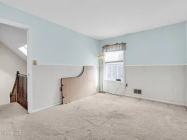 565 Woodbine Ln — Photo 15