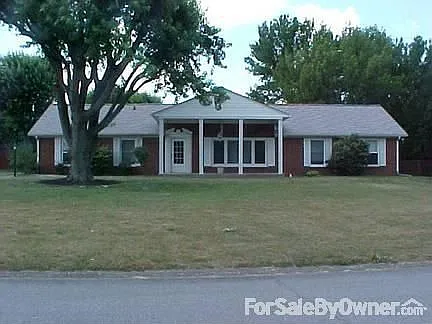 2025 Winchester Dr photo 1