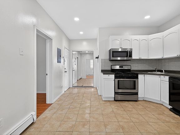 3rd image of 497 Avenue A