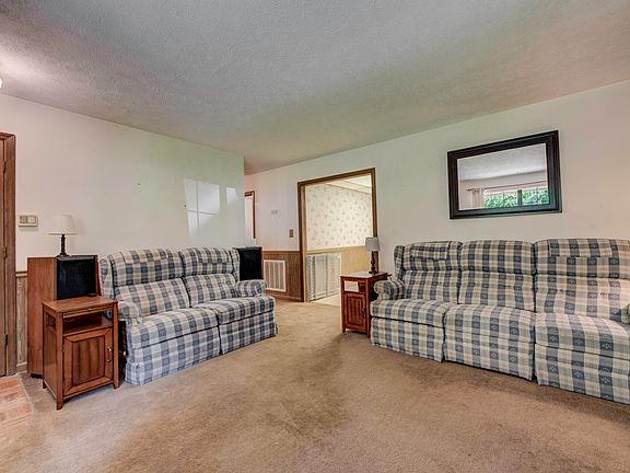 5th image of 3915 Hillbrook Dr