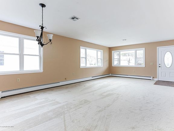 5th image of 72 Pulaski Blvd