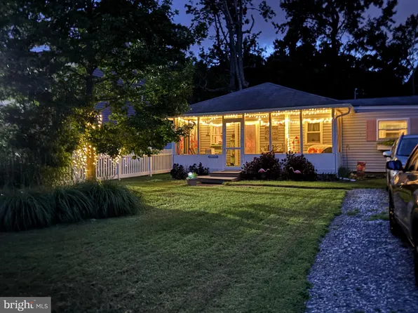 10957 Chesapeake Dr, Lusby, MD 20657