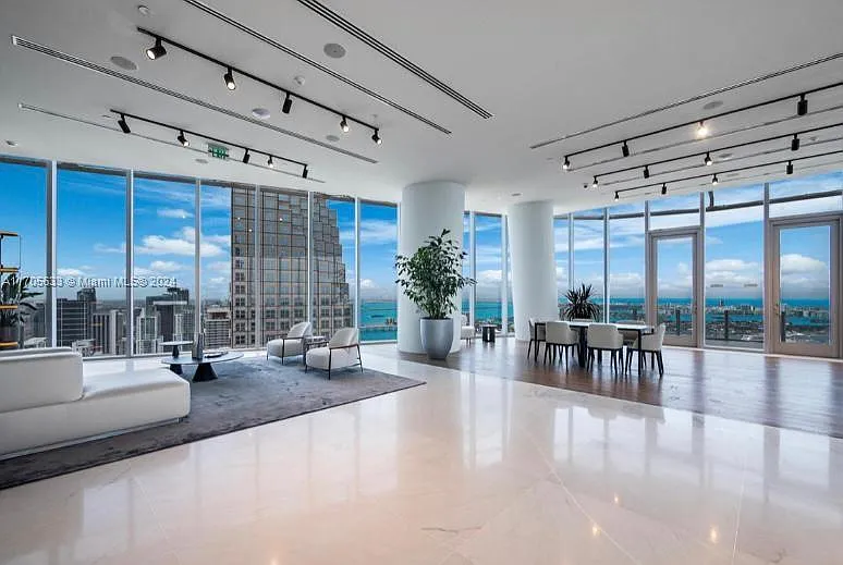 2 bed, 2.5 bath, $14,400 — Photo 2