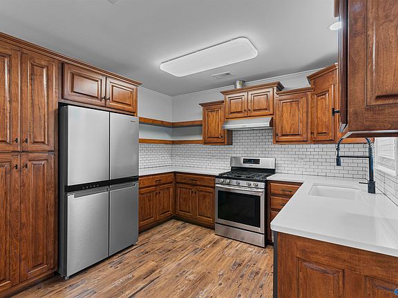 3rd image of 1813 Enolam Blvd SE