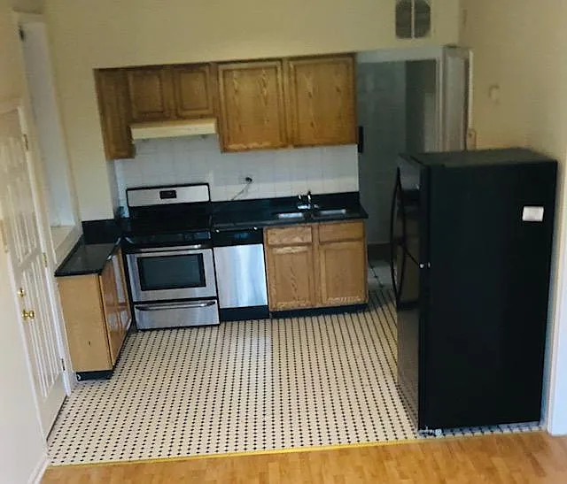 3 bed, 1500 sqft, $2,450 — Photo 2