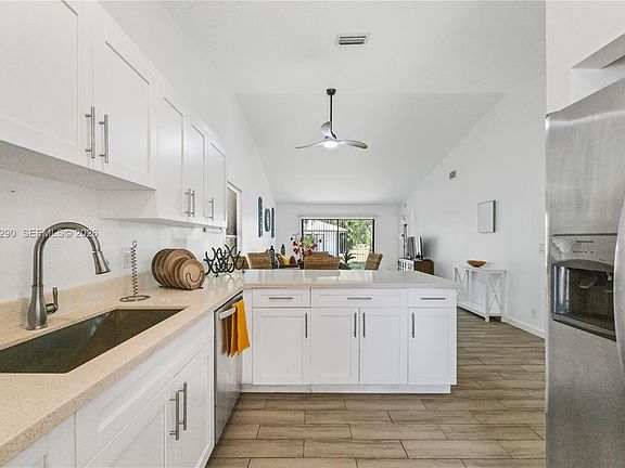 3rd image of 1200 Hyacinth Pl