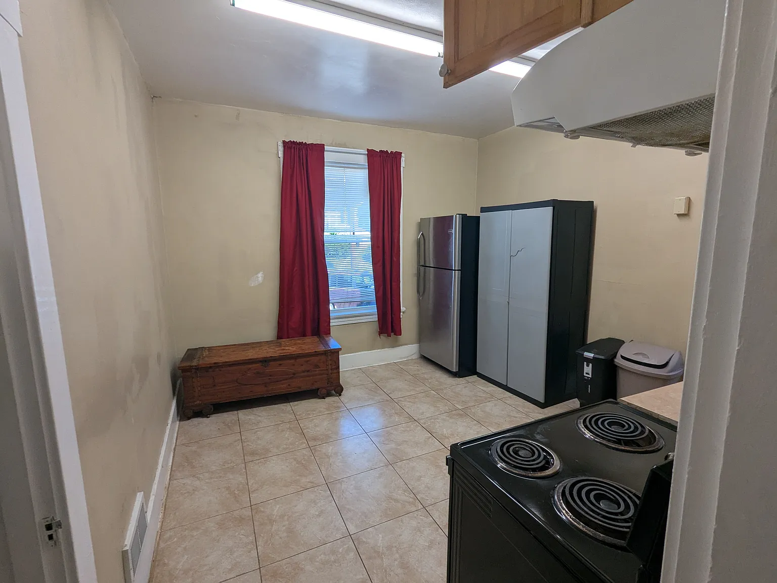 5 bed, 2780 sqft, $2,400 — Photo 3