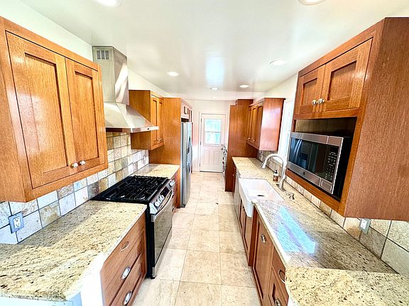 5th image of 12216 Burl Ave