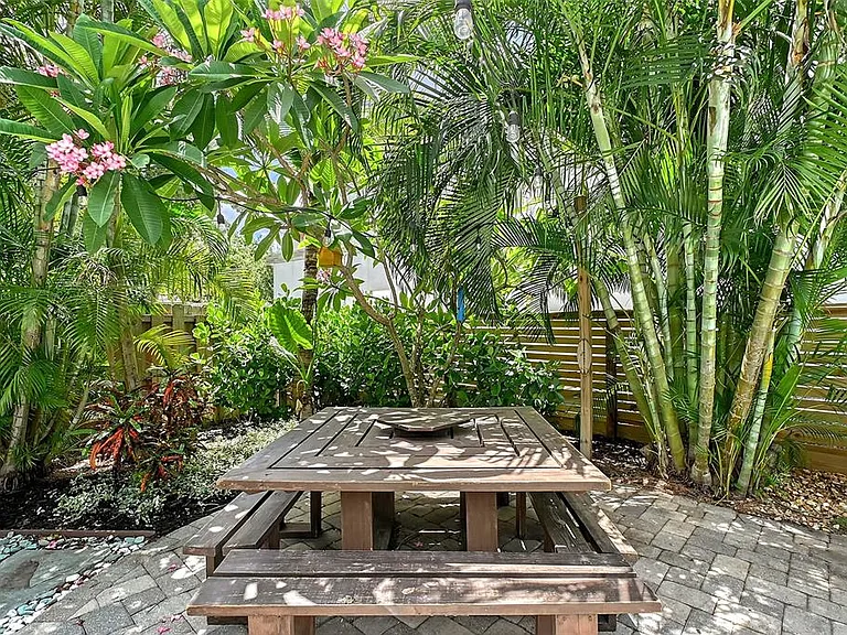 1738 Siesta Dr — Photo 36