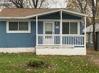 2704 Mott Ave, Waterford, MI 48328