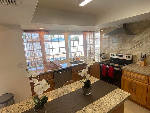 2nd image of 7131 S Grandview Boulevard
