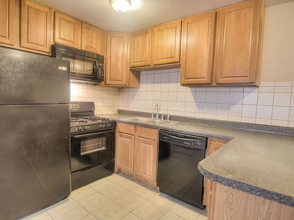 4th image of 3508-3510 Russell Blvd #2