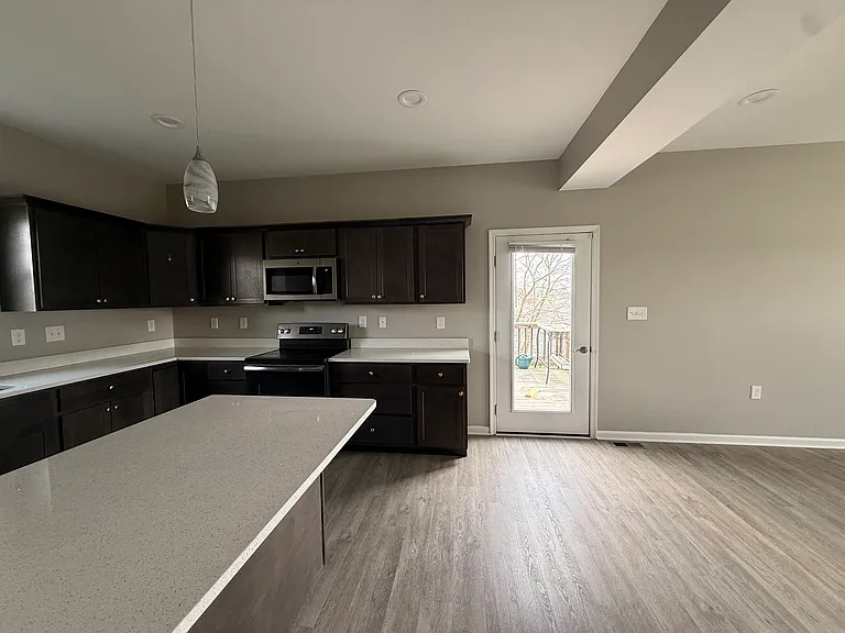 270 Mabdarin Dr — Photo 6