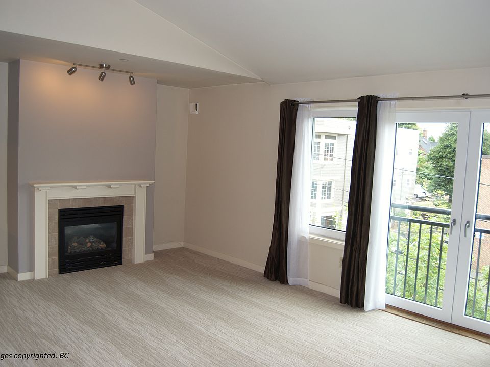 407 living room with gas fireplace