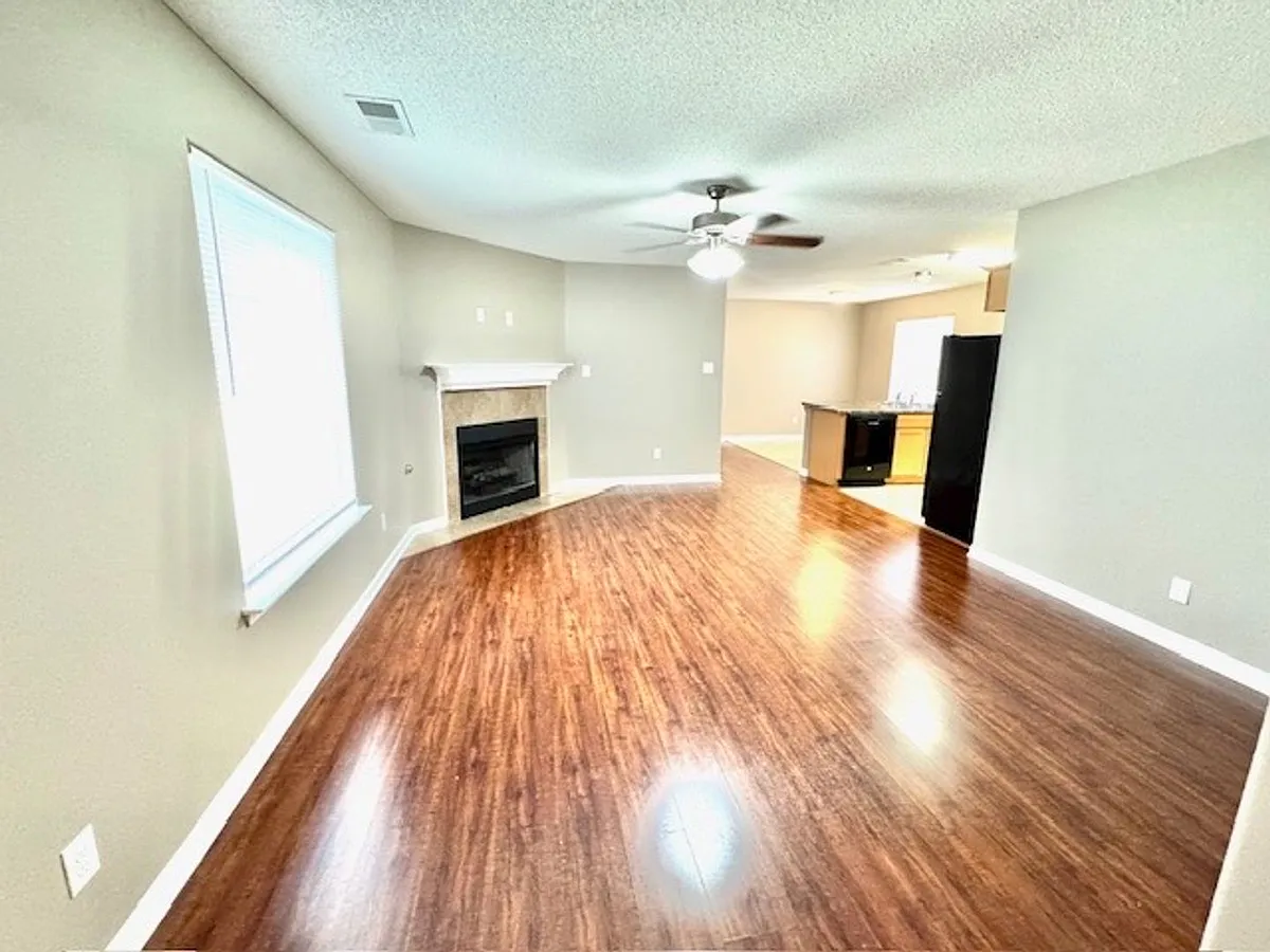 Building Photo - 7902 Rushmeade Cir N