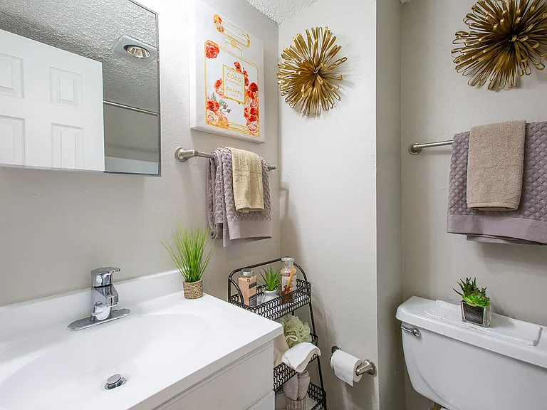 Encanto Lofts Apartments — Photo 13