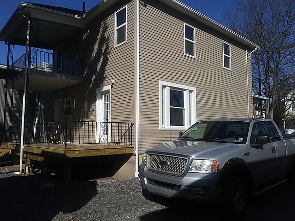 2nd image of 124 W Vaughn St