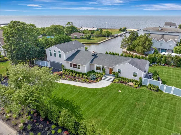 18 Matilda Court, Bayport, NY 11705