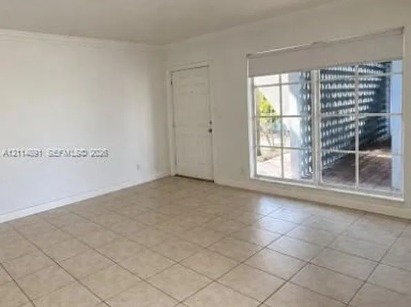 105 NE 12th Ave APT 5, Hallandale, FL 33009