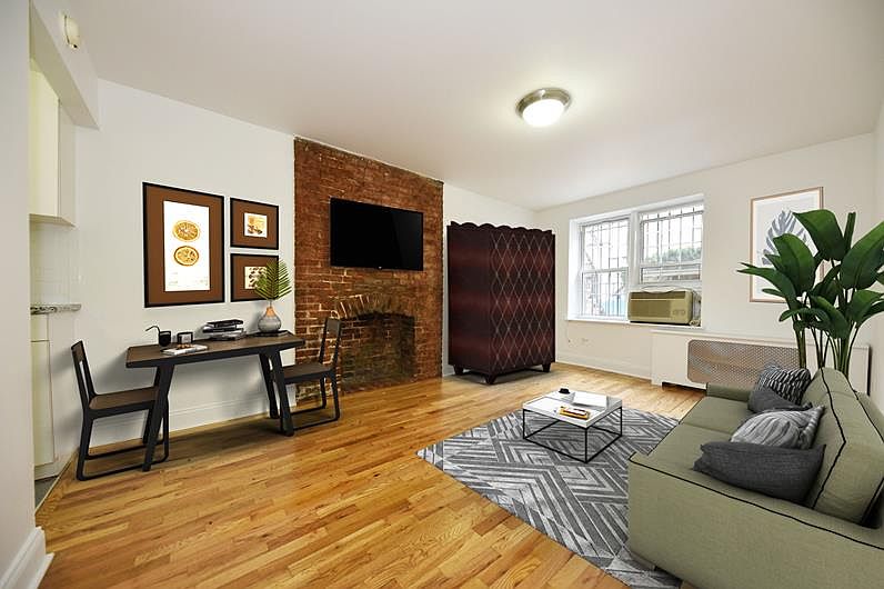 1st image of 226 W 15th St APT 1A