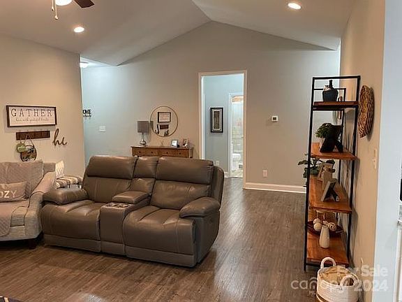 4th image of 1156 Warpers Ln