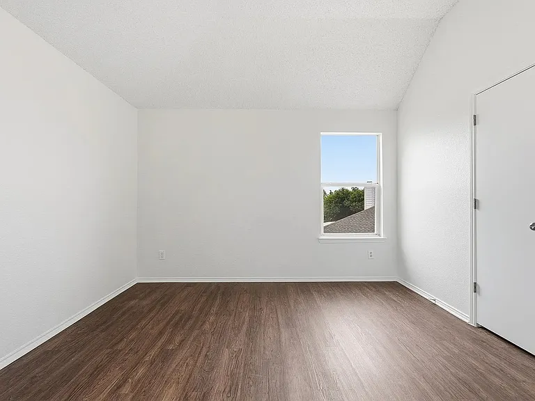 725 Parkford Ln — Photo 24