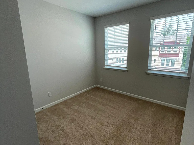 1036 Commack Dr — Photo 28