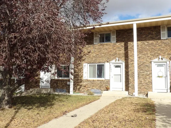 2357 20 1/2 Ave S, Fargo, ND 58103