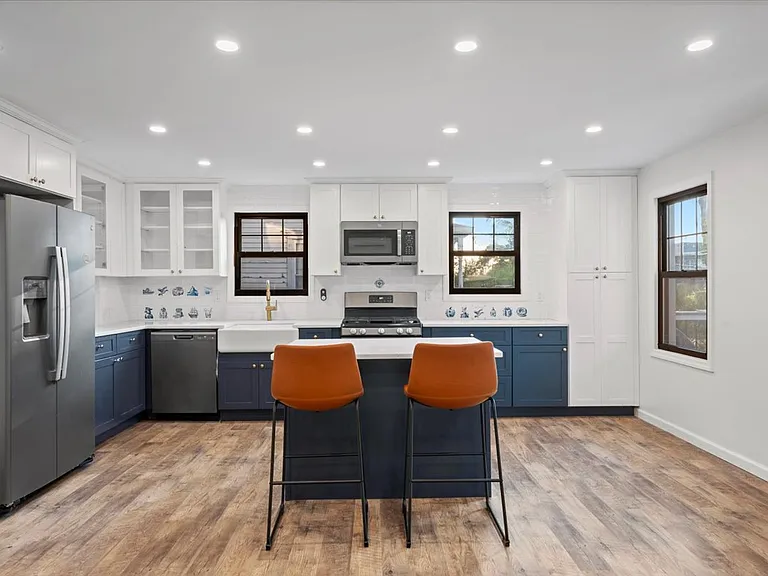90 Ditmars St — Photo 7
