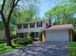 W53N869 Castle Ct, Cedarburg, WI 53012