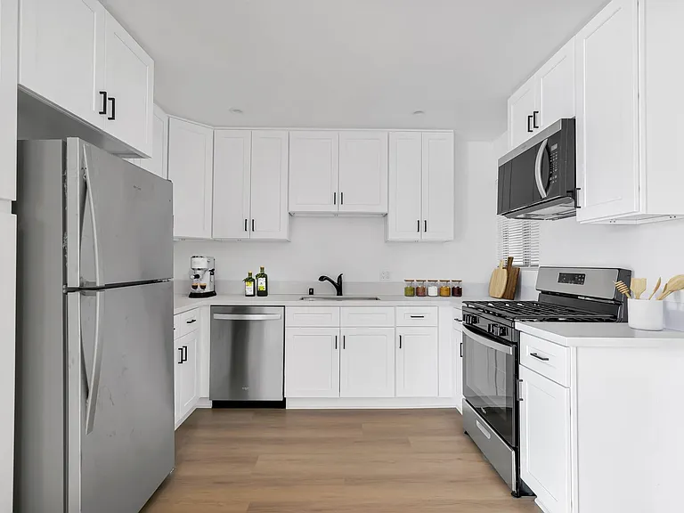 Green Hill Apartments — Photo 39