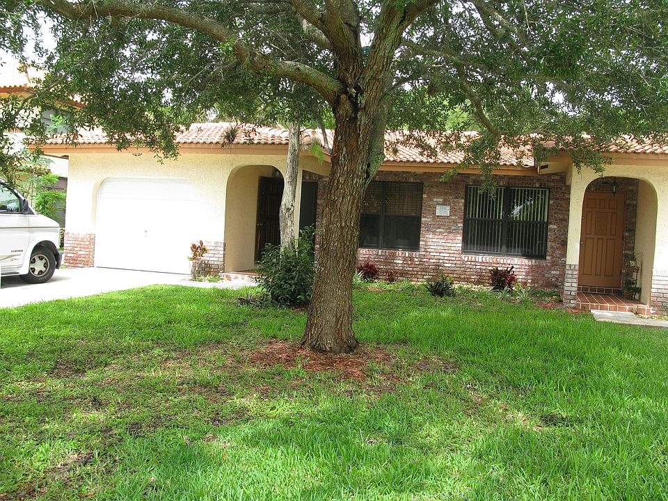 1st image of 1372-1376 NW 93rd Ter #1372