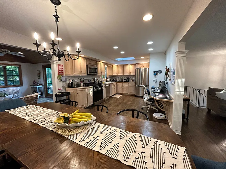 6 Roby Ct — Photo 1