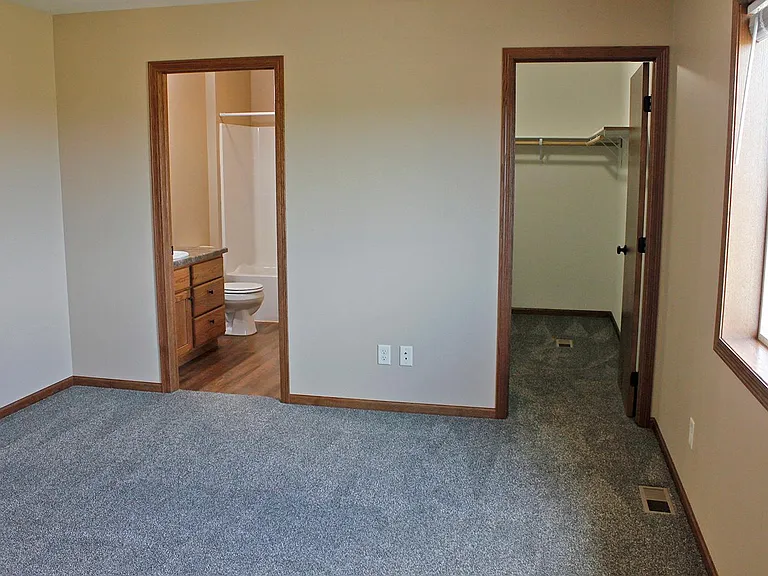 502 W 5th St — Photo 10