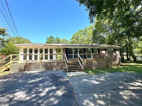 204 Viking Dr, Calhoun, GA 30701