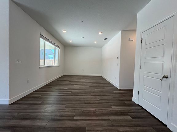 5th image of 3824 Quinones Ave