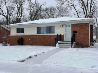 372 Highland Dr, Saline, MI 48176