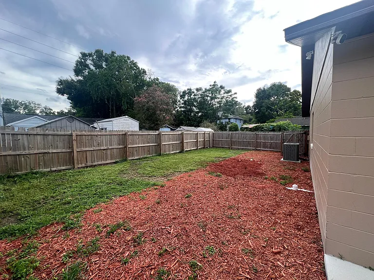 2314 E Crystal Lake Ave — Photo 29