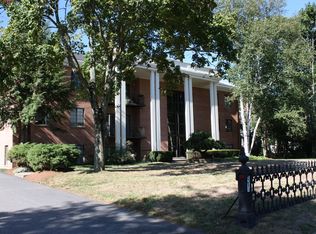 31 Church Grn APT 202, Taunton, MA 02780