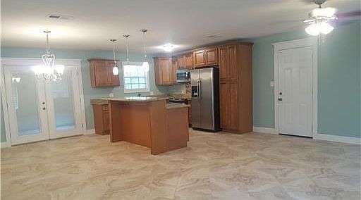 3rd image of 2405 Heritage Dr