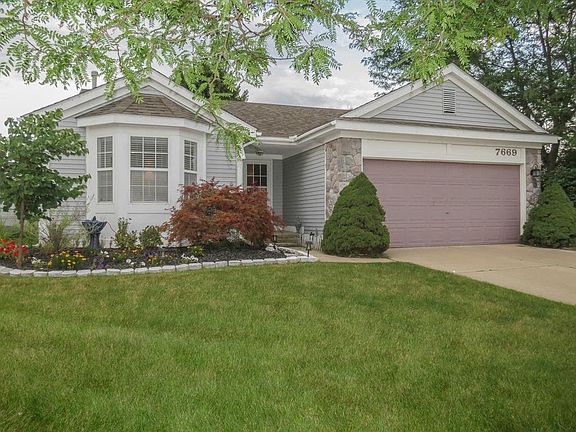 3rd image of 7669 Bay Tree Dr