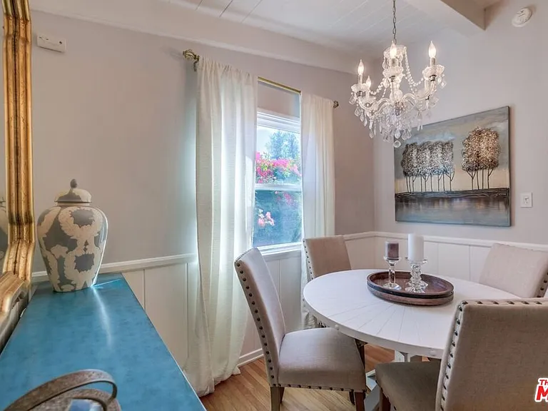 21447 Providencia St — Photo 18