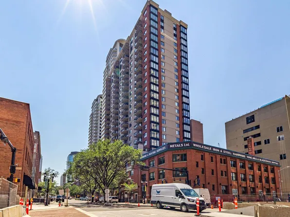 10180 104th St NW #1501, Edmonton, AB T5J 1A7