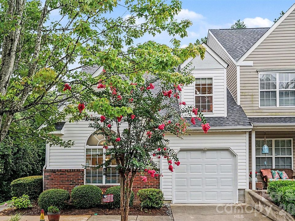 1st image of 927 Sparrows Nest Ln