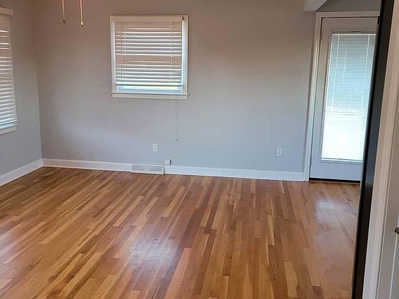 2nd image of 107 Dillingham Cir