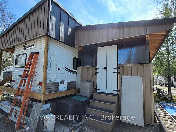 4th image of 42 Horseshoe Cir