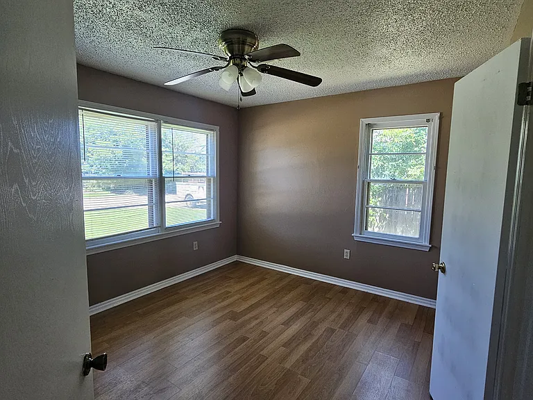 1904 W Randall Ave — Photo 12