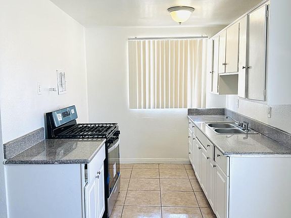 4th image of 4830 Canoga St