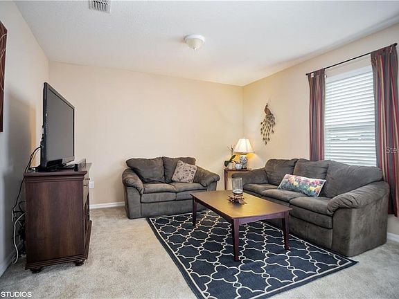 3rd image of 3219 Queen Alexandria Dr