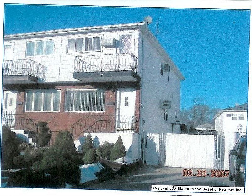 1st image of 9 Thayer Pl